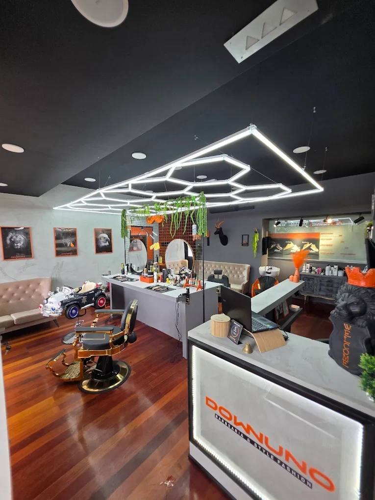 Interior moderno e acolhedor da barbearia DomNuno